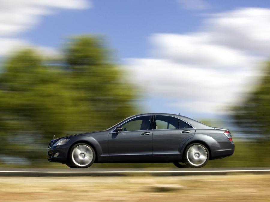  Mercedes-Benz S500 4Matic 2007 года  (фото 19 из 45)